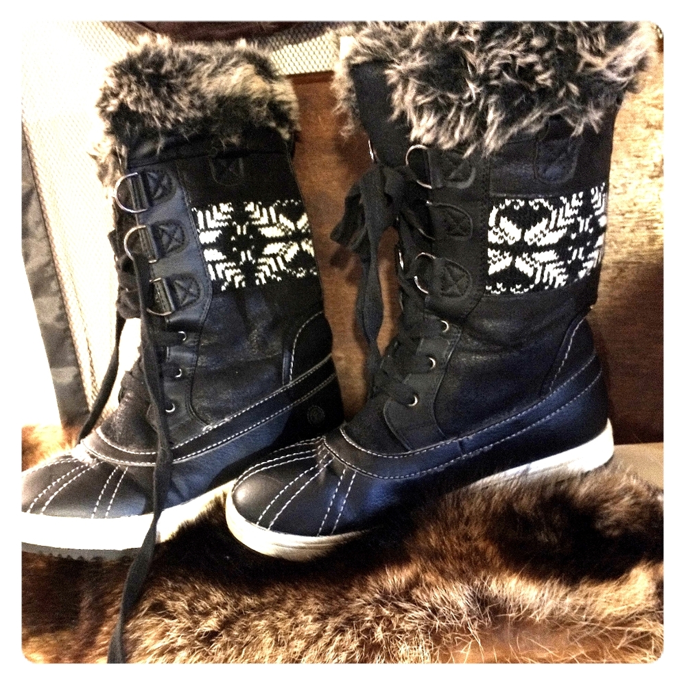 SOLD**Northside Brookelle winter boots